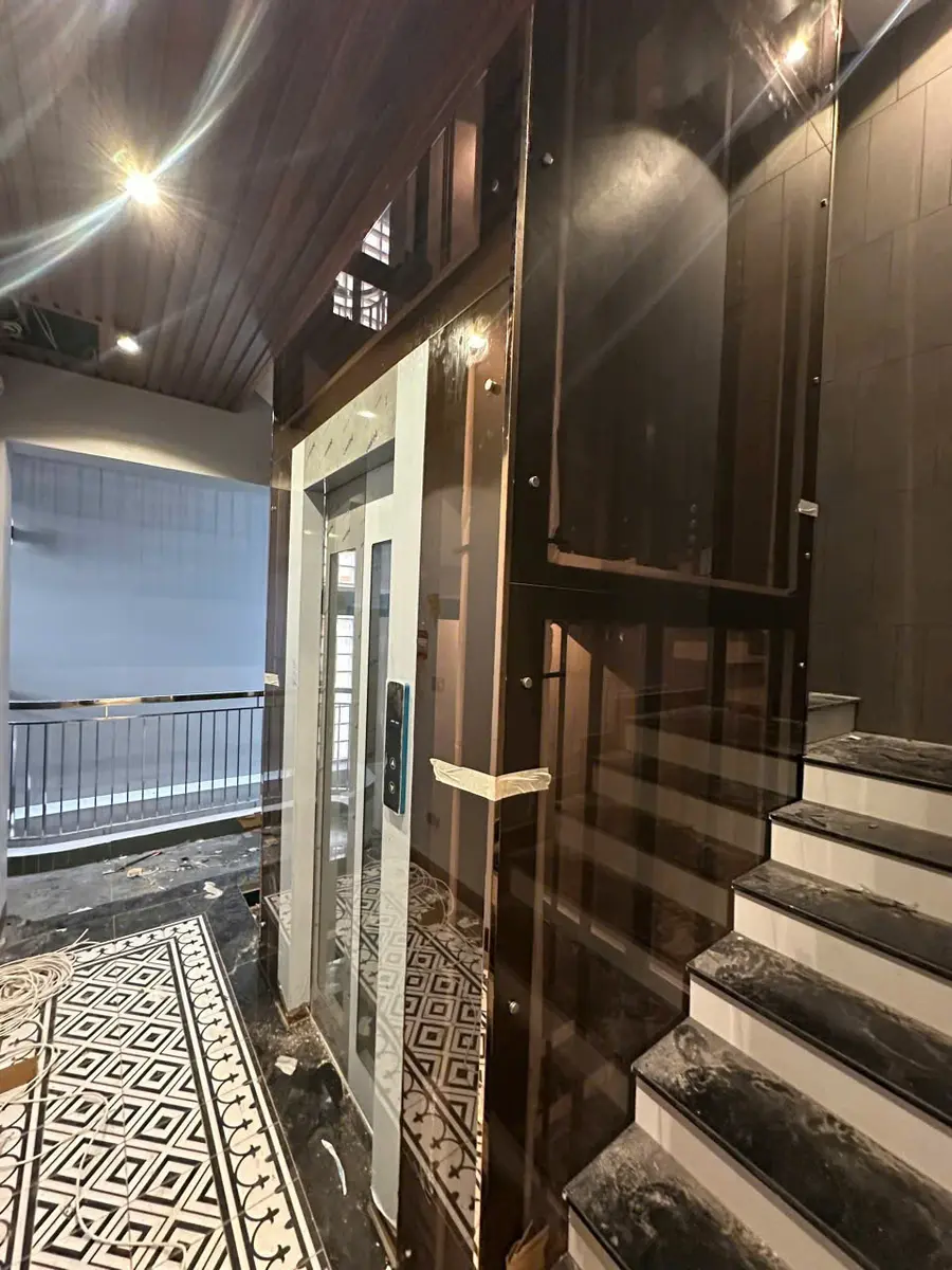 Thang cáp kéo giếng kính – tòa nhà cao tầng