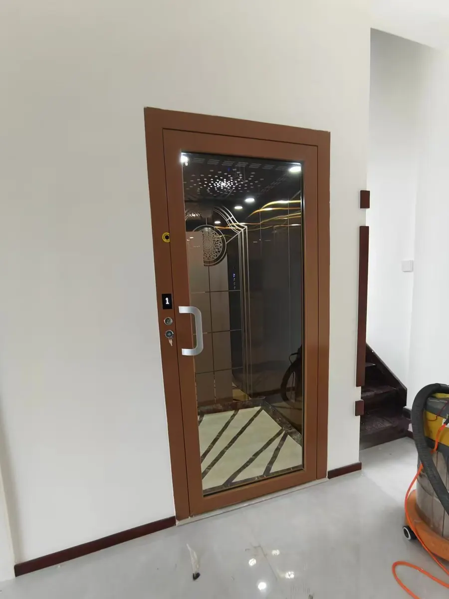 Thang máy gia đình cabin cửa khung gỗ và kính