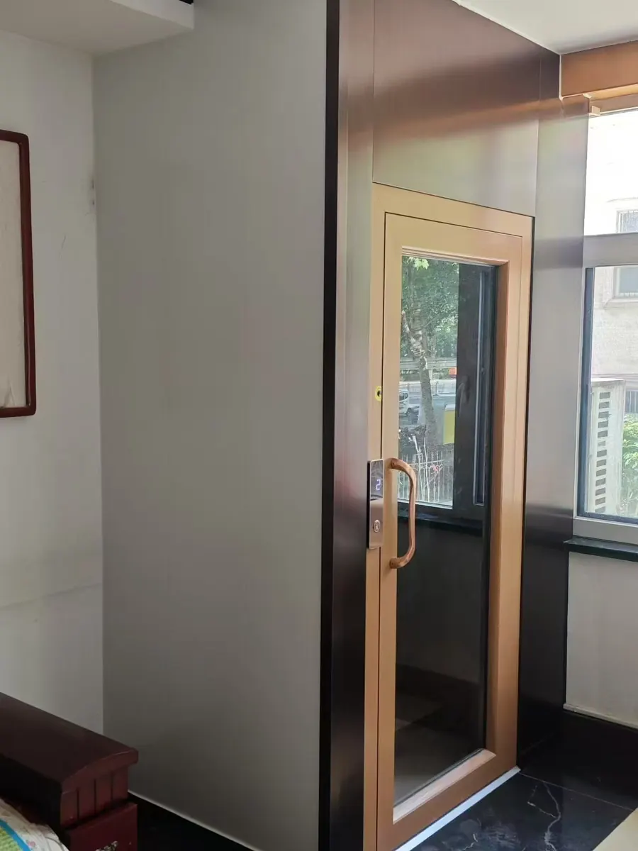 Thang máy gia đình cabin cửa khung gỗ và kính