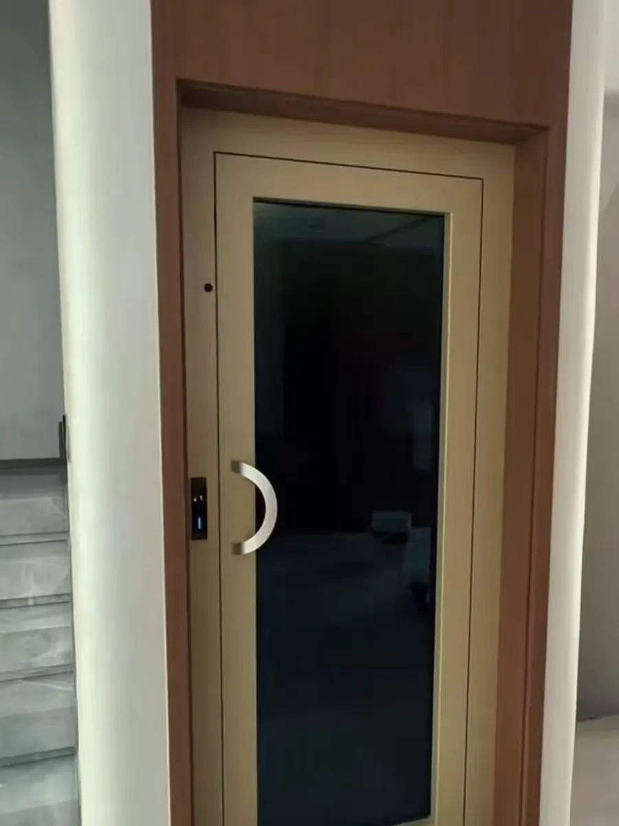 Thang máy gia đình cabin cửa khung gỗ và kính